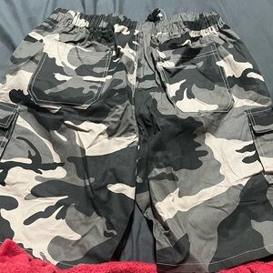 Womens camo cargo shorts, never worn, size XL